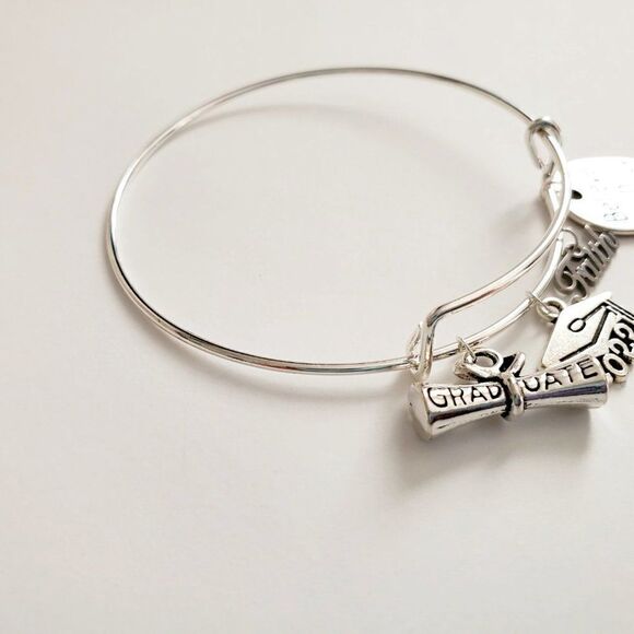 Class of 2022 Graduation Charm Bracelet, Graduation Gift, Senior Graduate - Picture 7 of 13